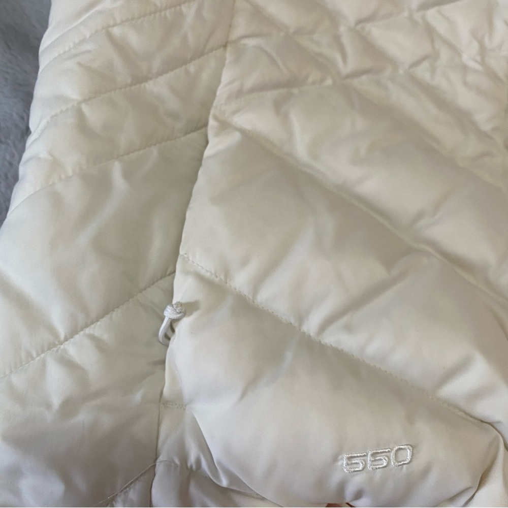The North Face women’s white 550 down quilted vest - Picture 9 of 15